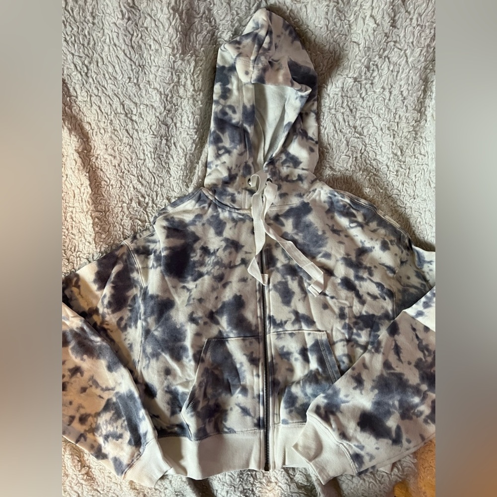Brand new it’s tags women’s cropped hoodie!